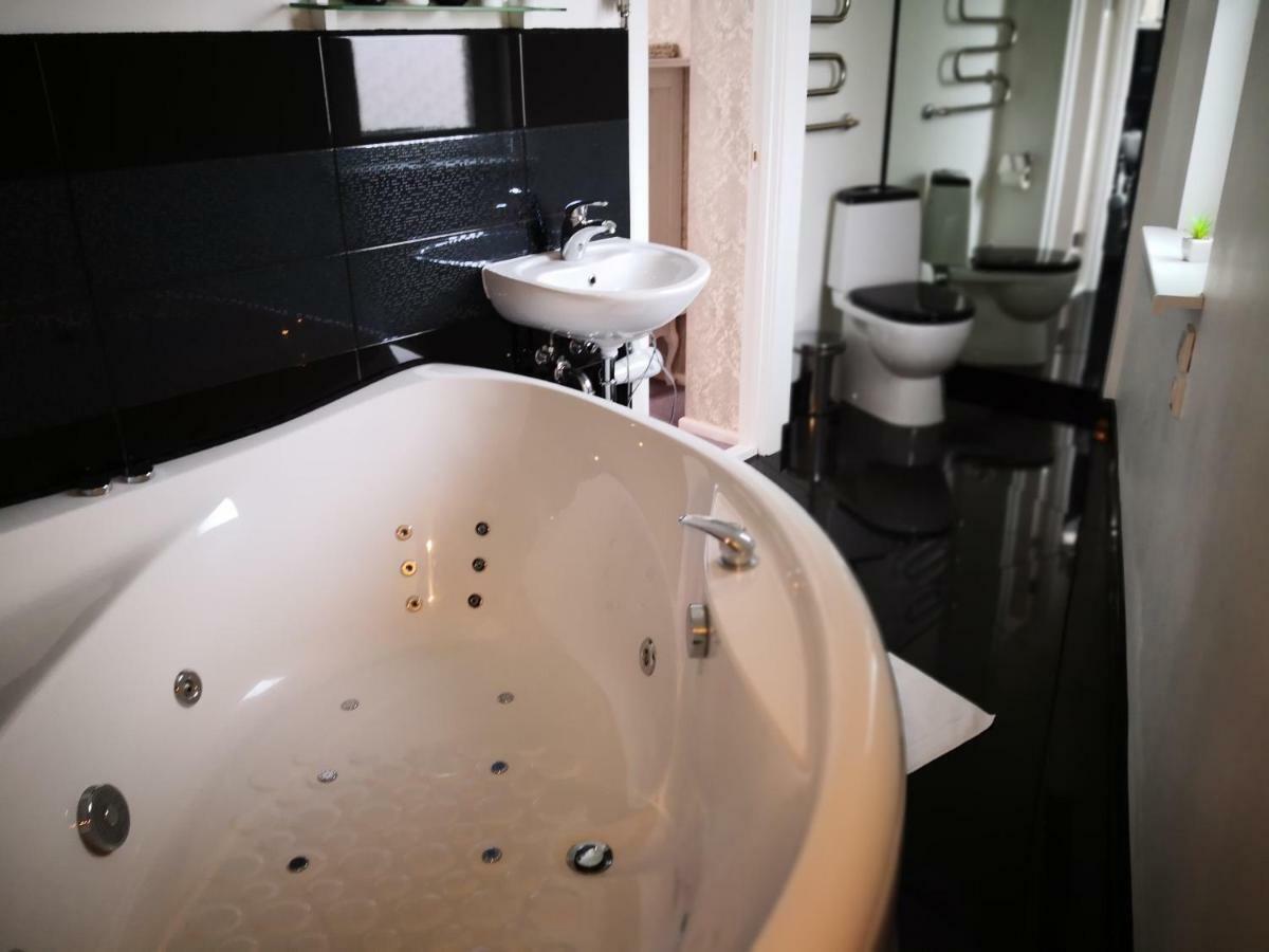 Viesu Nams Amrai Hotel เวนต์สปิลส์ ภายนอก รูปภาพ